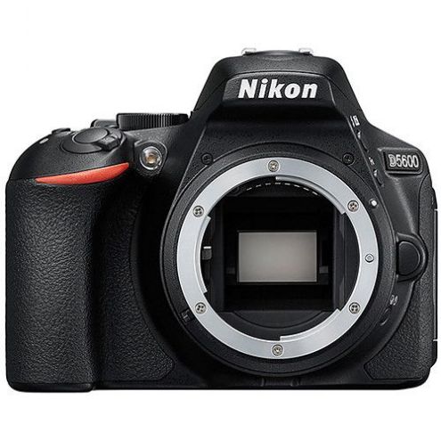 Nikon D5600 DSLR Camera with 18-140mm Lens